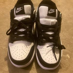 Size 8 women black and white panda dunks.